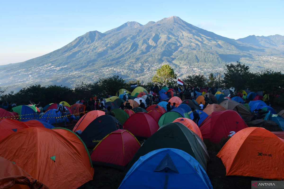 Jenis-jenis tenda untuk camping beserta kapasitasnya